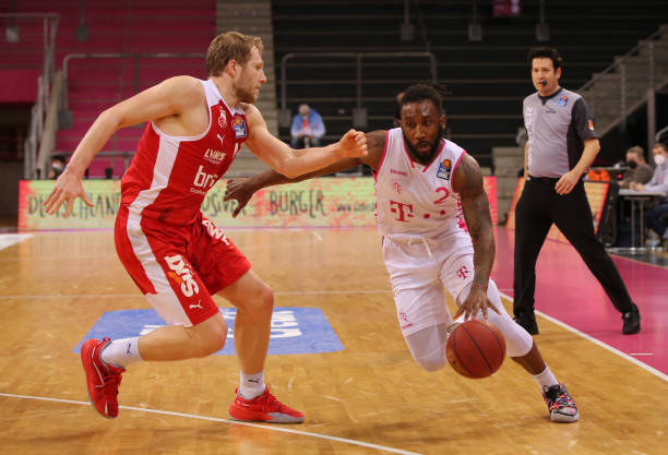 而西班牙在 而西班牙在