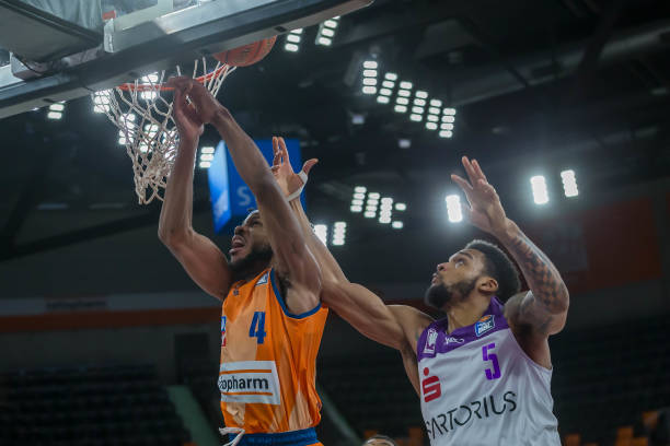 们可以拭目 们可以拭目